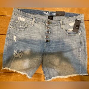 NWT Ladies Size 14 Wassamo Blue Jean Shorts Distressed Mid-Length